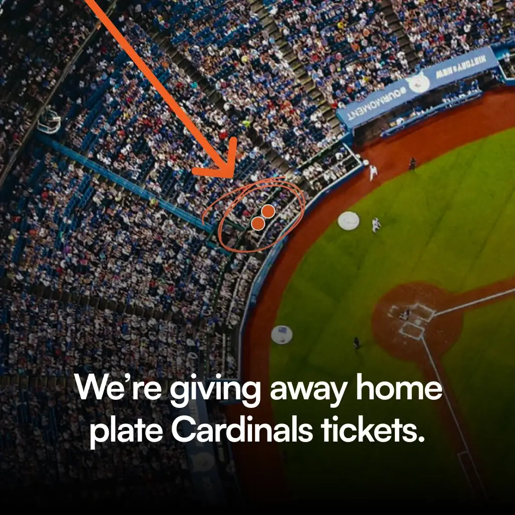 Anuncio del concurso sobre una vista aérea del estadio: “Regalamos entradas detrás del home para los Cardinals”