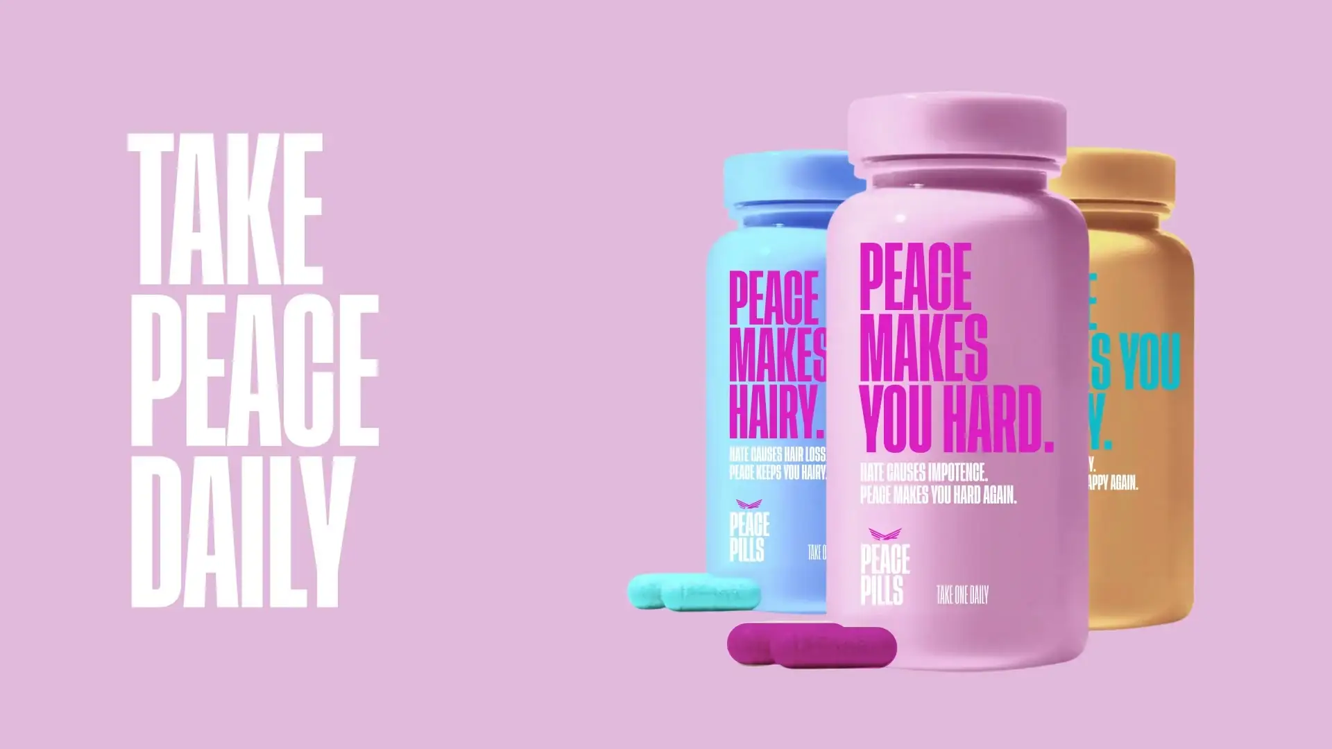 Cuadro de la película: “Take peace daily” junto a tres frascos de Peace Pills